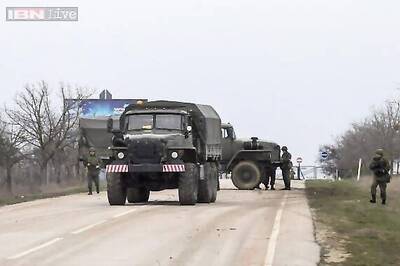 Ukraine mobilizes for war, calls up reserves