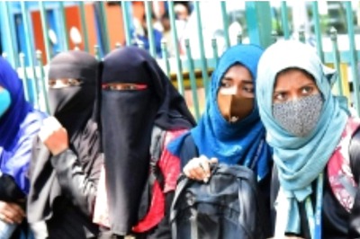 News18 Afternoon Digest: SC Gives Split Verdict in Karnataka Hijab Row, Goa-Hyderabad SpiceJet Flight Forced to Make Emergency Landing & More