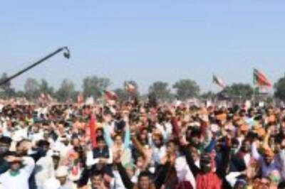 UP Elections 2022: Transgender Campaigners Woo Voters for BJP and SP