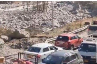 Mountains Calling! Manali Jam-packed As Tourists Arrive to Celebrate Christmas, New Year | WATCH