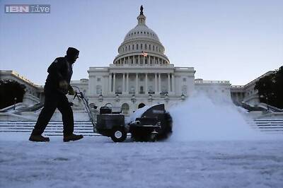 US: Bitter cold lingers as northeast digs out from snow