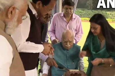 PM Modi, Senior BJP Leaders Visit Advani on 94th Birthday, Cut Chocolate Cake