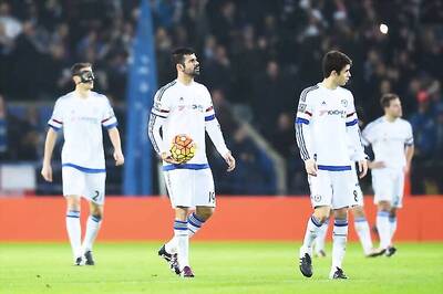 Leicester stun stumbling Chelsea 2-1, top of Premier League