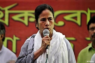 Mamata urges UPA allies to stand for common people