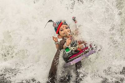 Mumbai: More Than 39,000 Ganesh Idols Immersed Till Noon Today; Devotees Bid Farewell to Their Favourite Deity