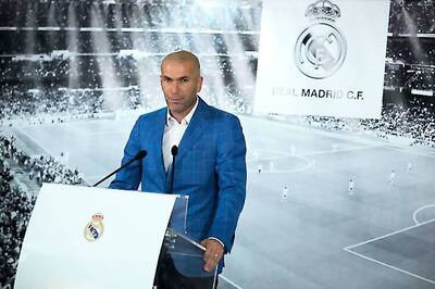 Under Pressure Zinedine Zidane Signs Contract Extension at Real Madrid
