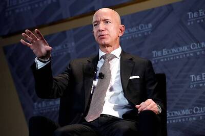 US Lawmakers Seek Answers from Jeff Bezos on How Amazon Plans to Remove Fake Reviews