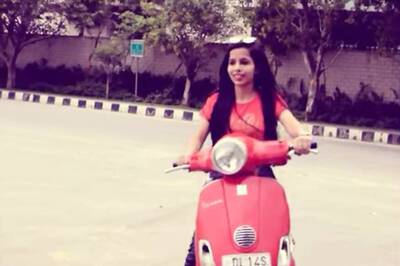 Dhinchak Pooja Did Not Wear a Helmet in 'Dillon Ka Shooter' Video and Delhi Traffic Police is Not Happy