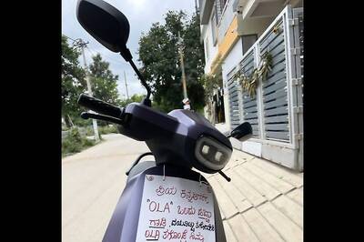 Bengaluru Resident Hangs Placard on Ola Electric Scooter, Warns People Against Buying it