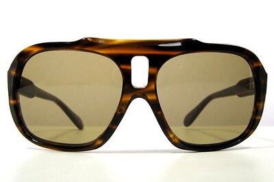 Scientists invent new sunglasses that power your cell phone