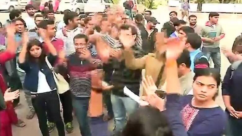 4 injured in clash between ABVP, CPI(ML) workers over JNU row