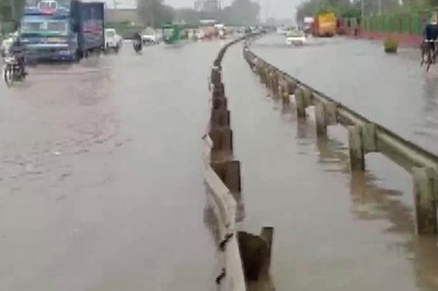 Delhi Weather Today: Heavy Rains Bring Down AQI; Waterlogging at Delhi-Gurugram Expressway
