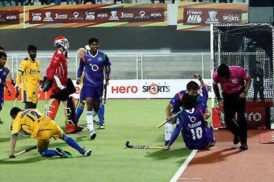 Who can qualify for the HIL semi-finals and how