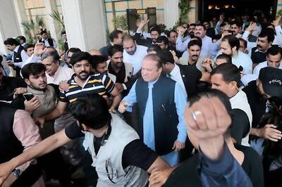 Nawaz Sharif Leads Defiant Rally to Hometown In a Show of Strength