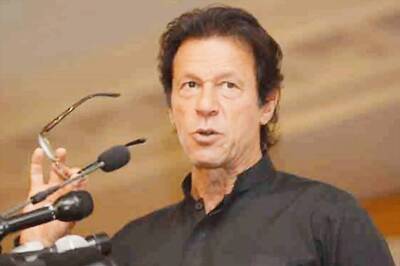 Imran Khan's Supporters form 'Bat Force' to Thrash Shoe Throwers