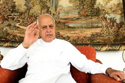 Farooq Calls Meeting of Opposition to Discuss Kashmir Issue