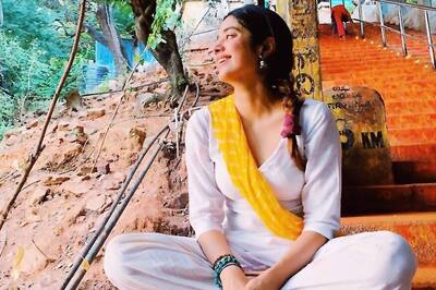 Janhvi Kapoor Offers Prayers at Tirupati Balaji Temple, Posts Pics from Her Trip