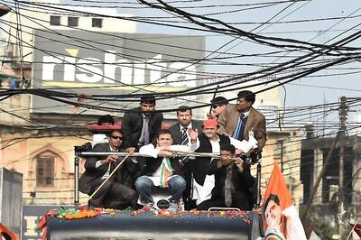 UP Elections: Rahul, Akhilesh Roadshow in Agra on Friday