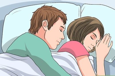 How to Sleep in a Single Bed With a Partner
