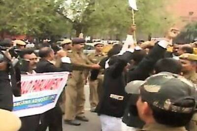 Telangana lawyers try to march into Parliament