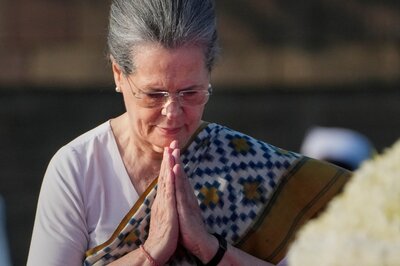 Sonia Thumps Desk on President's Lord Ram Mention, Congress Touts Its 'Aastha', BJP Points to Jan 22 Absence