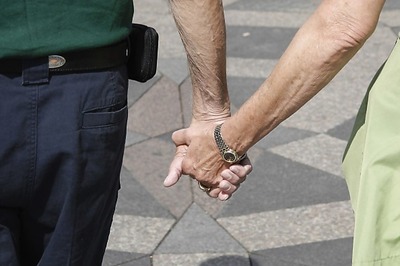 Holding Hands Can Sync Brainwaves, Ease Pain In Couples