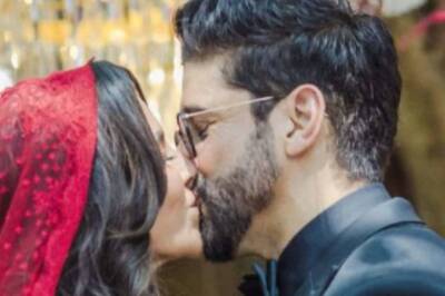 Farhan Akhtar-Shibani Dandekar Share a Passionate Kiss In Unseen Pic From Their Wedding Ceremony