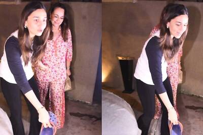 Alia Bhatt Picks Up Photographer's Lost 'Chappal' Lying On Street, Paps Scream 'Nahi...'; Watch