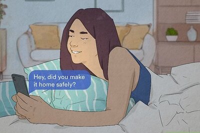 How to Text a Guy After the First Date