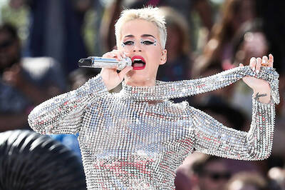 Katy Perry Makes Twitter History With 100 Million Followers