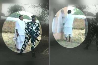 Union Agriculture Minister Radha Mohan Singh Caught Urinating in Public