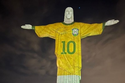 Brazil's Christ the Redeemer Lights up in Tribute to Their Icon Pele's One-Year Death Anniversary