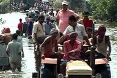 Students, doctors pitch in to help Bihar flood victims