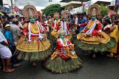 Kerala Guv Sathasivam and CM Vijayan Greet People on the Occasion of Onam