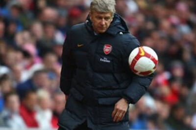 Arsene Wenger adamant Arsenal can finish top four