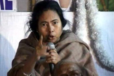 Ban re-imposed, police stop Singur rally