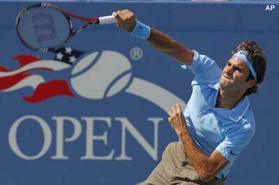 US Open: Federer beats the heat to enter R3