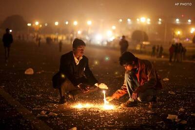 Delhi gangrape: Police evacuate crowd from Raisina Hill