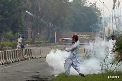 Pak police files case against 6,000 for film protests