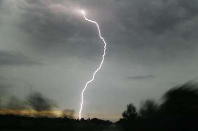 UP Govt to Alert People on Mobile Phones About Lightning Strike