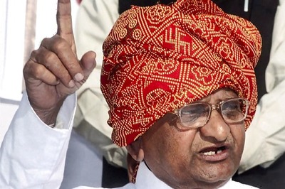 Anna in Mumbai, to discuss Lokayukta with leaders