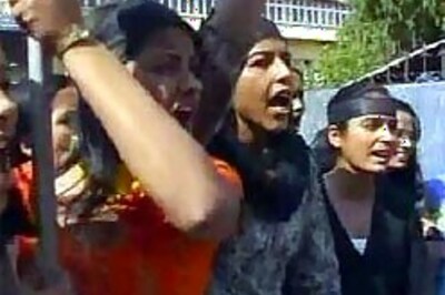 More arrests in Nepal as strike begins