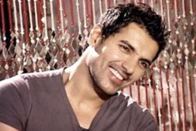 John sings with love for Bipasha