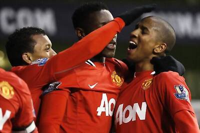 Man Utd stave off Spurs 3-1 to stay behind City