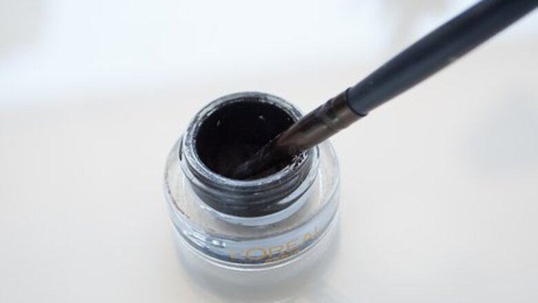 How to Do Eyeliner Stacking