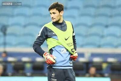 Spurs criticised for letting knocked-out Hugo Lloris play on