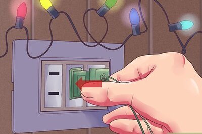 How to Hang Lights on a Christmas Tree