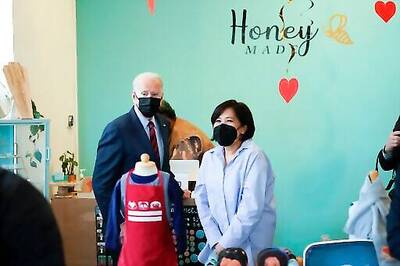 To Highlight Economic Growth, Biden Goes Shopping For Gifts