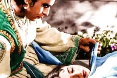 Dilip Kumar Death Anniversary: 10 Iconic Movies of the Legendary Actor That We Can Never Forget