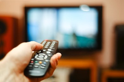 Watching over 3 hours of TV as young adult could harm brain in mid-life: Study